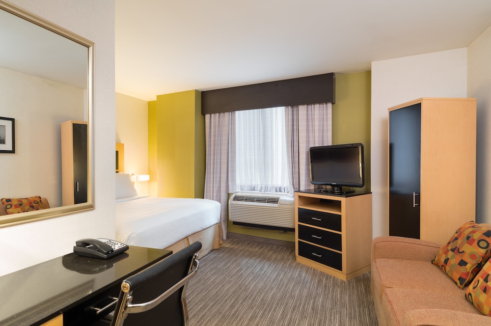 Standard Room, 1 King Bed with Sofa bed photo 2