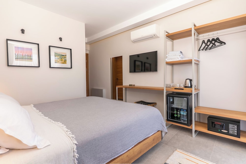Standard Double or Twin Room, Balcony, Lake View photo 3