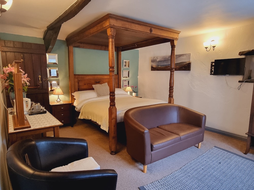 Double Room (Four Poster Bed, Room 3) photo 1