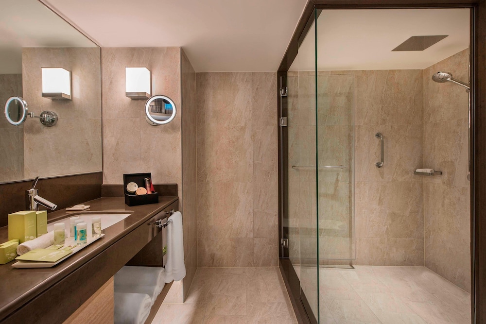 Family Suite, 1 Bedroom, Park View thumbnail 6
