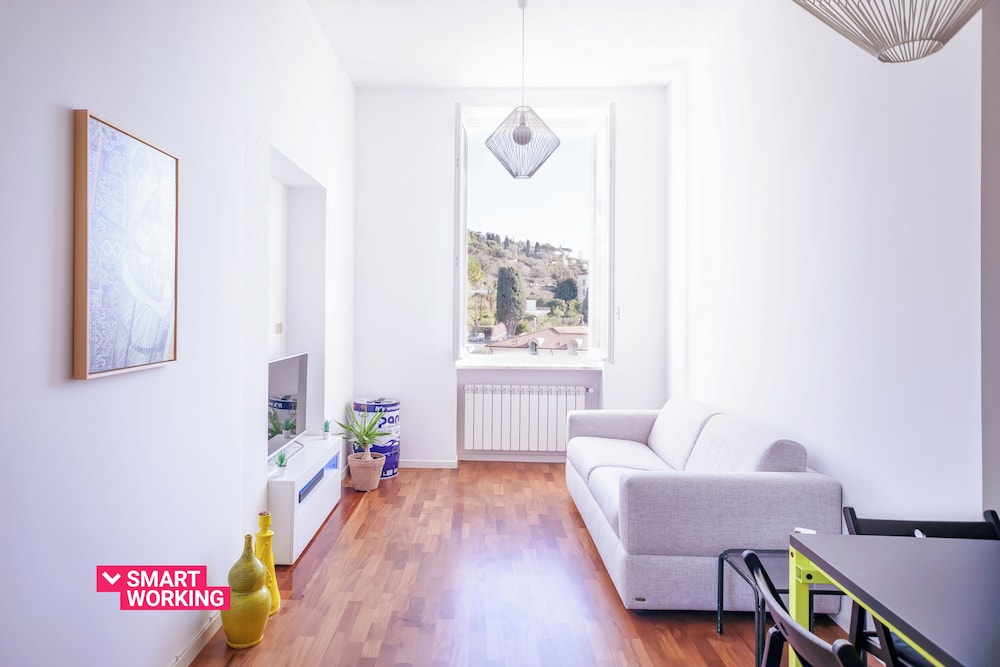 Apartment, Hill View