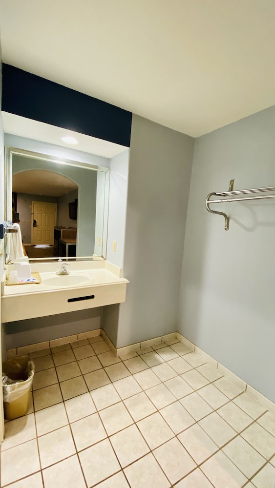 Room, 2 Queen Beds - Photo 3