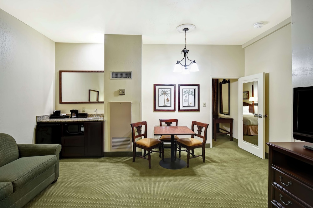 Suite, 1 King Bed (2 Rooms, Whirlpool) - Photo 4