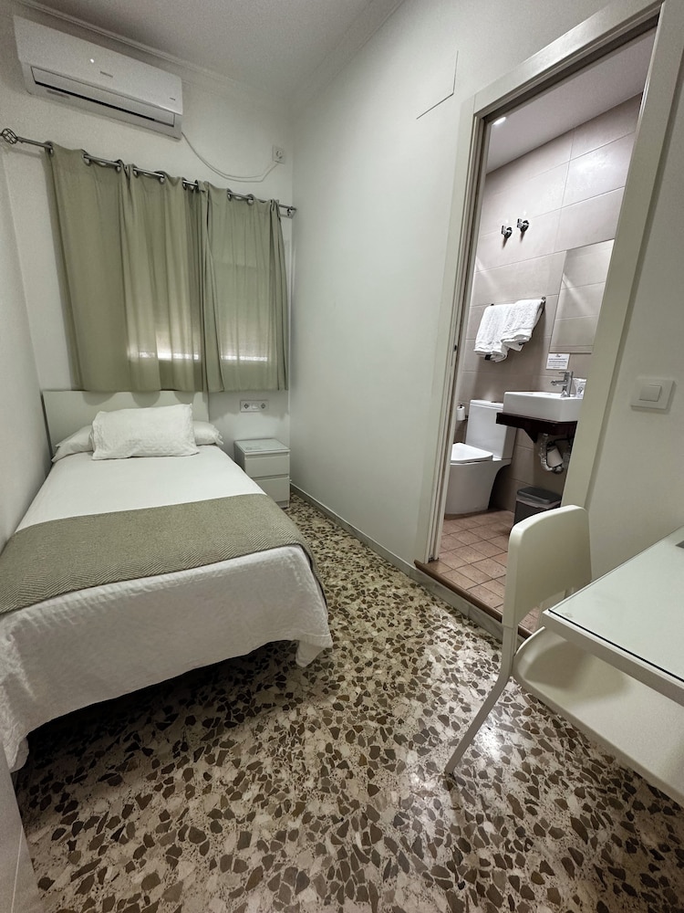 Single Room photo 3