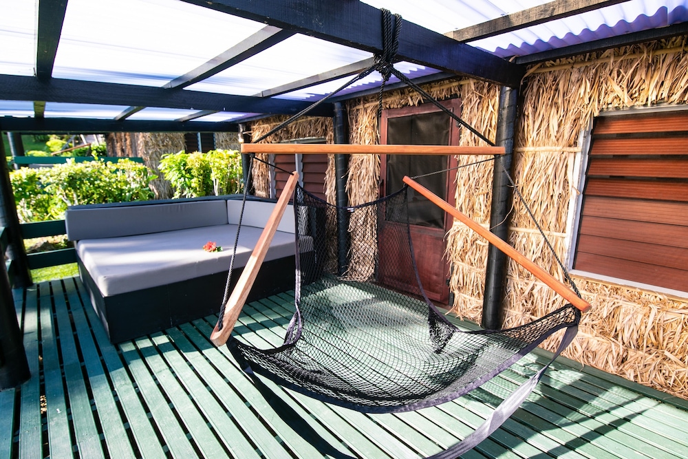 Deluxe Seaside Bure (children 2 Years Above)