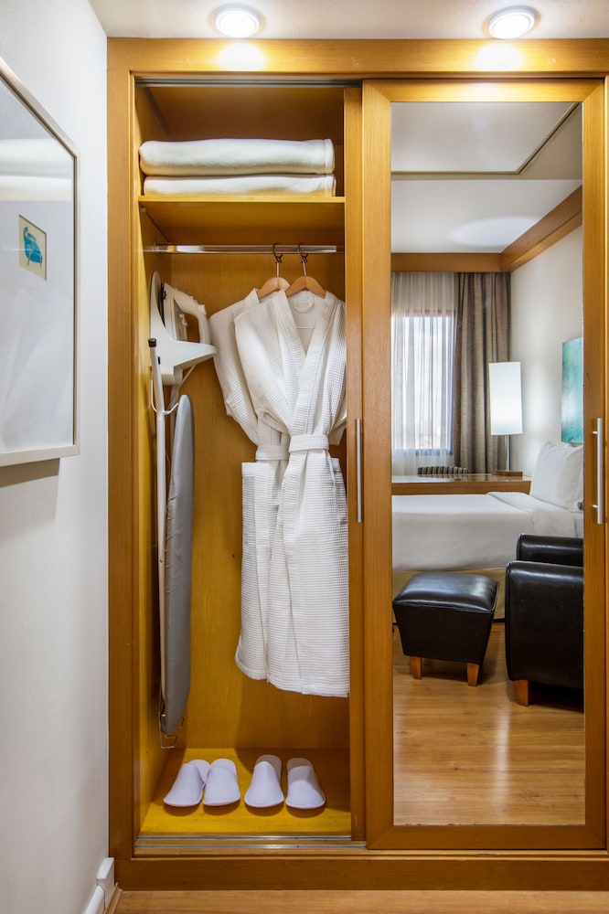 Premium Triple Twin Room - Photo 3
