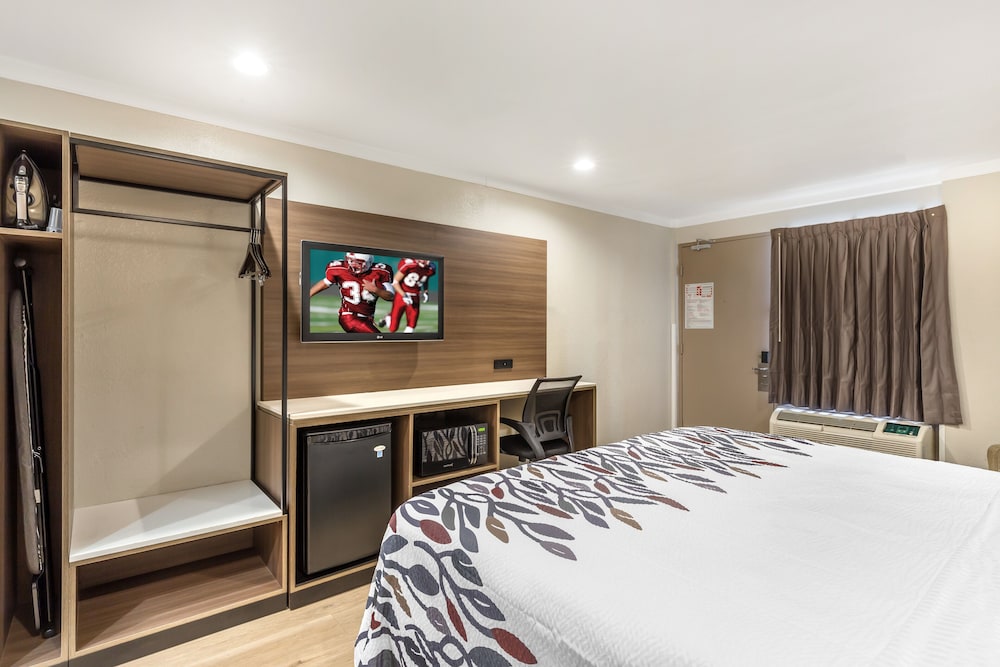 Deluxe Room, 1 King Bed, Non Smoking - Photo 3