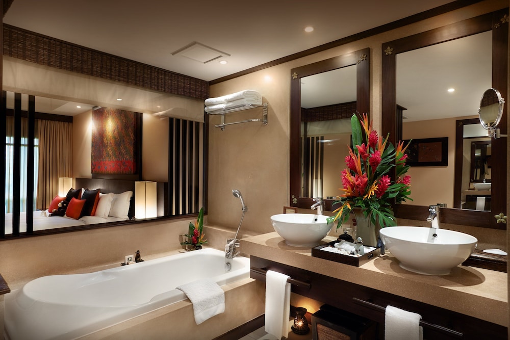 Deluxe Room, Garden View - Photo 6