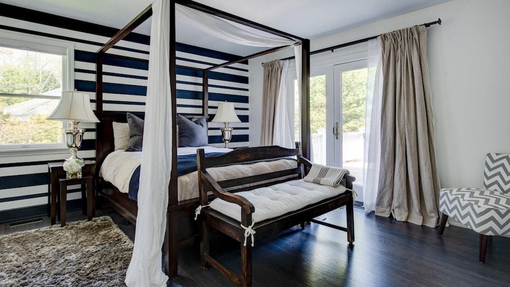 House, Multiple Beds (Bridgehampton Beauty)