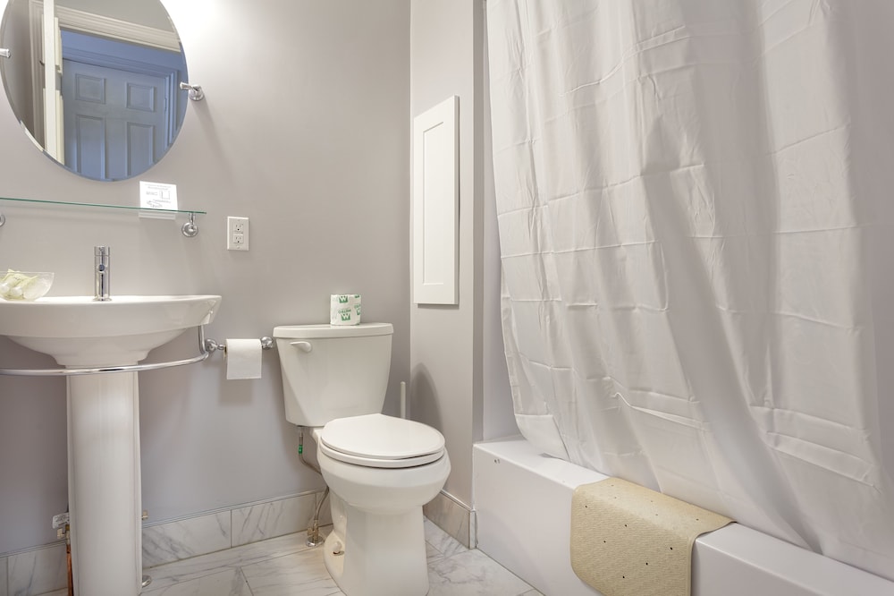Standard Room, 2 Double Beds, Balcony, Harbor View photo 2