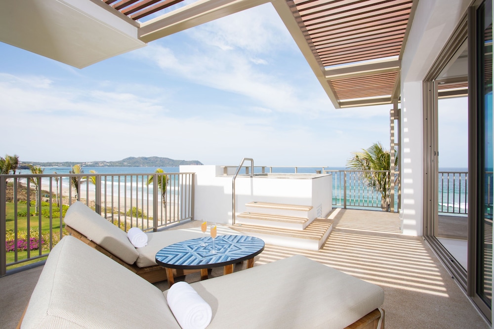 Suite, 1 King Bed, Private Pool, Oceanfront