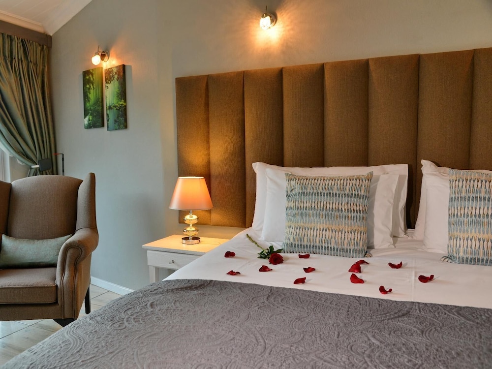 Luxury Room, 1 Queen Bed (Upstairs) - Photo 1