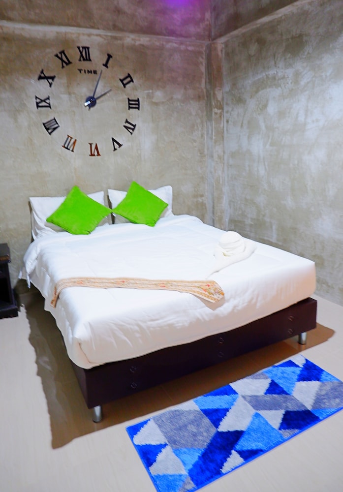 Room, 3 Bedrooms