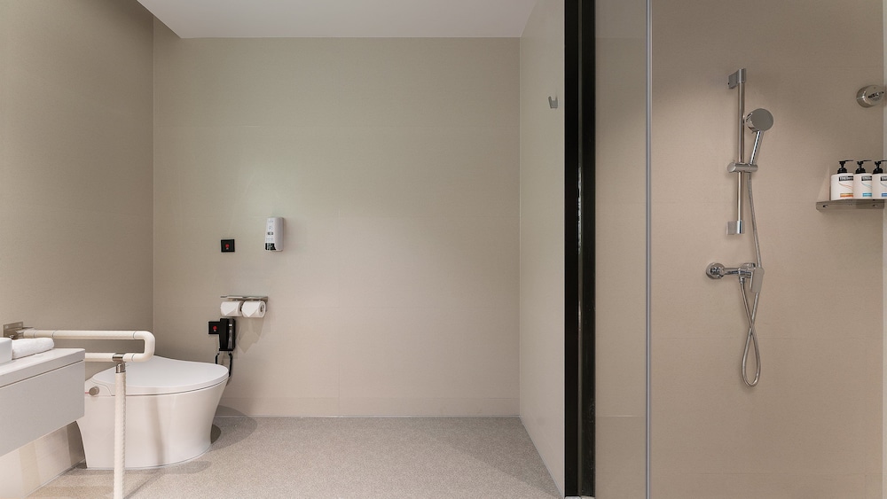 Room, 2 Double Beds, Accessible photo 2