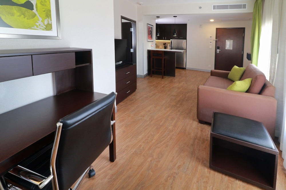 Suite, 1 Bedroom, Kitchen photo 1