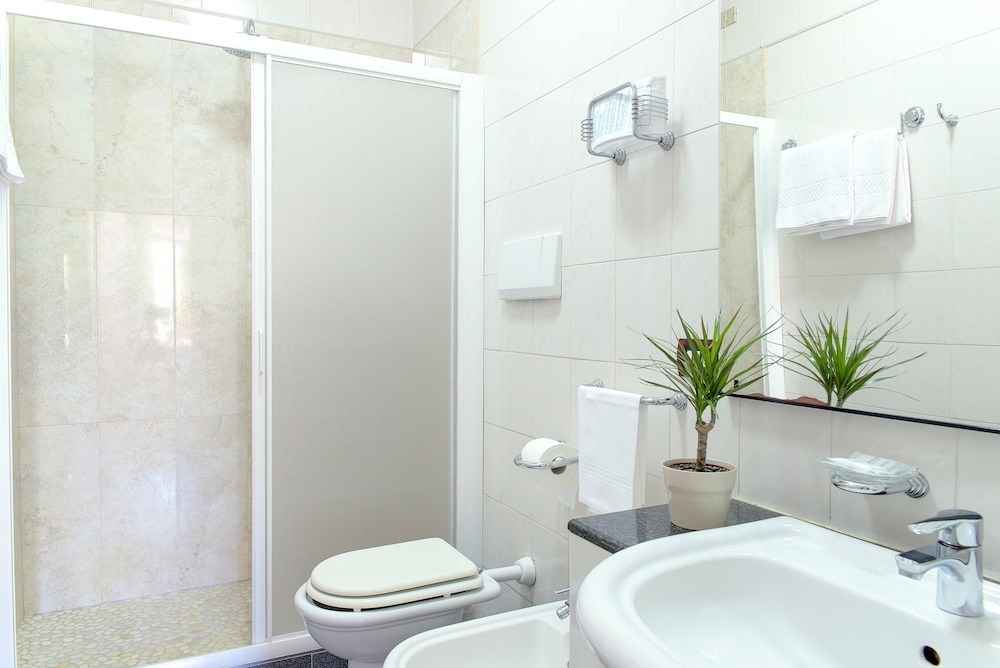 Standard Double Room - Photo 3