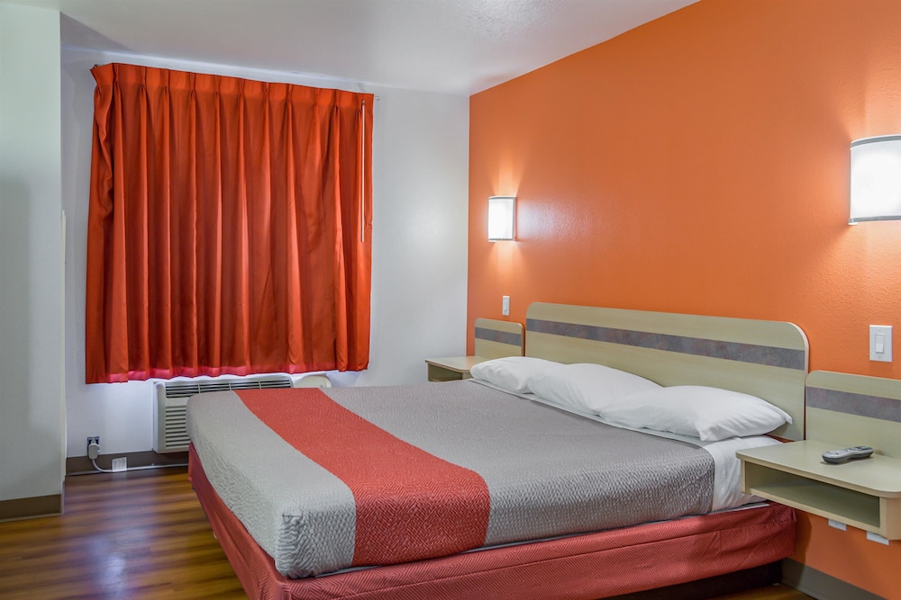 Standard Room, 1 King Bed, Non Smoking - Photo 3