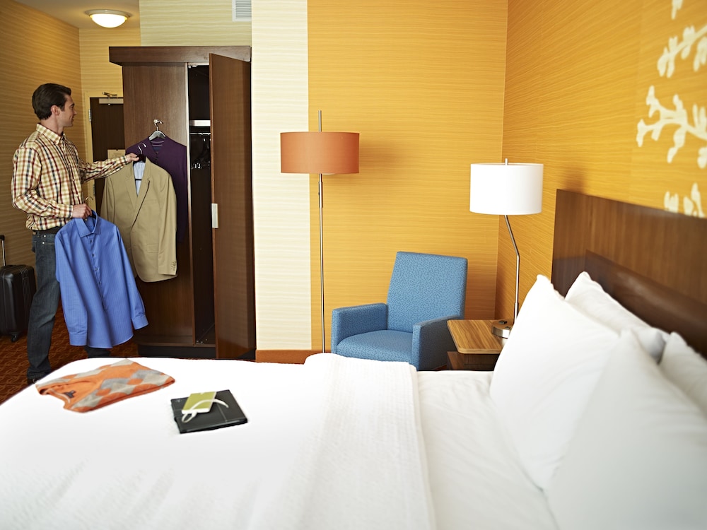 Suite, Multiple Beds (Mobility/Hearing Accessible, Tub)