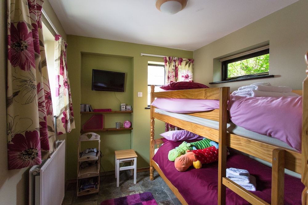 Family Room (Room 8) photo 3