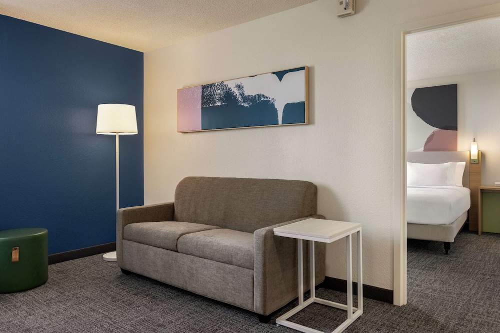 Suite, 1 King Bed, Accessible (3x3 Shower) - Photo 2