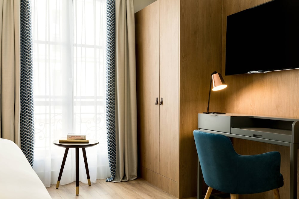 Junior Suite, 1 King Bed photo 3