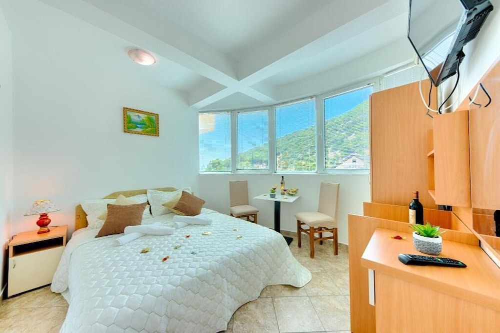 Luxury Double or Twin Room photo 3