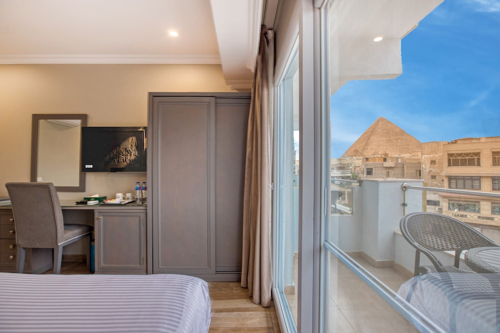 Superior Twin Room With Panoramic Pyramids View & Balcony - Photo 8