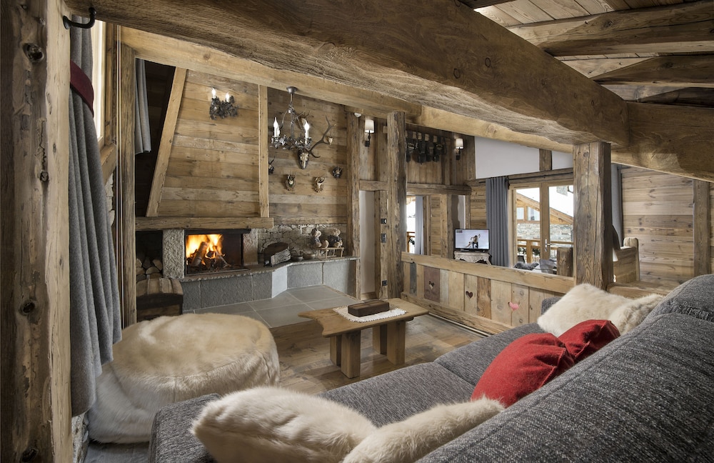 Luxury Suite - Photo 5