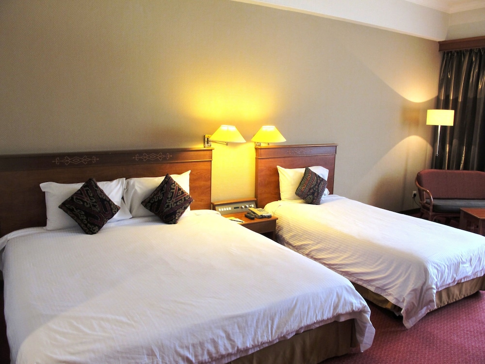Deluxe Family Room - Photo 2
