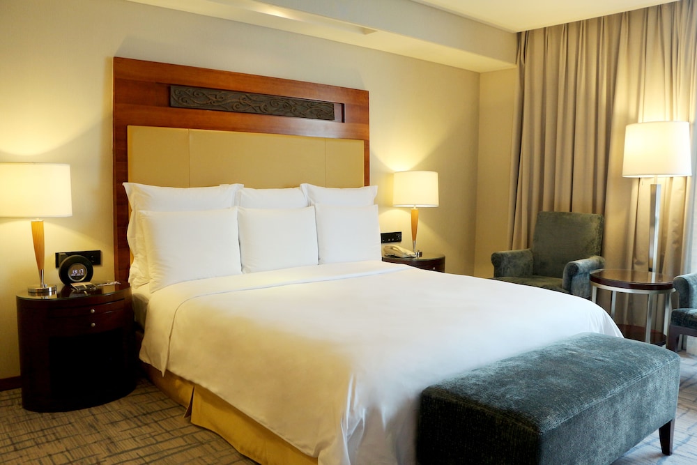 Suite, 1 King Bed, City View - Photo 5