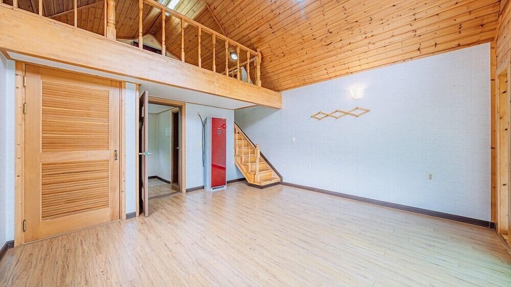 Room (Heidi A) - Photo 6