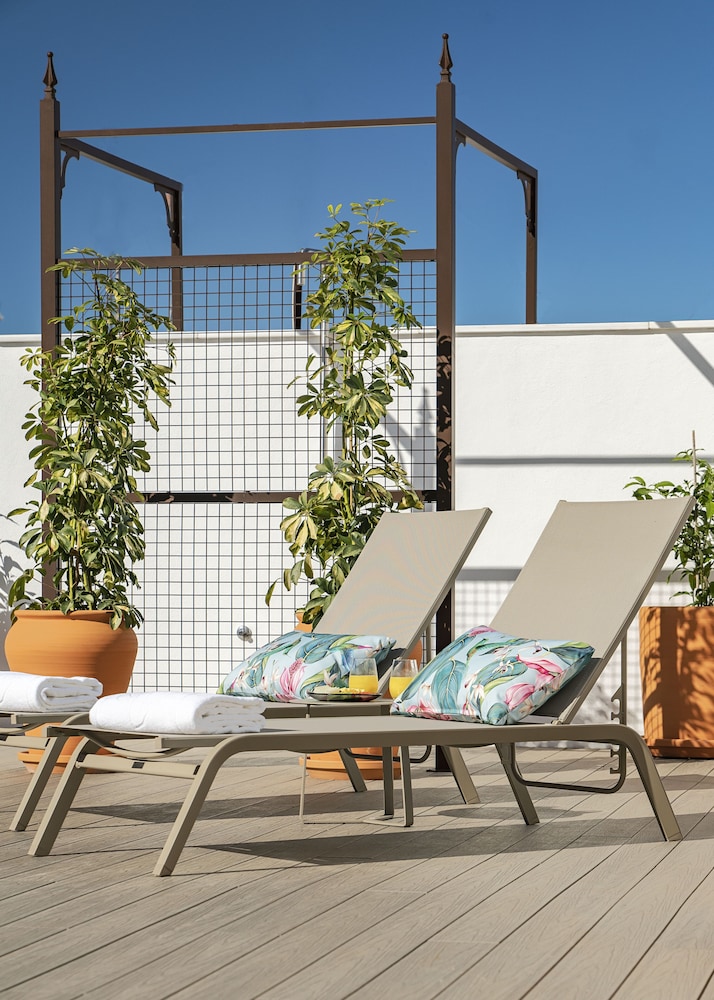 Deluxe Double Room, Terrace thumbnail 5