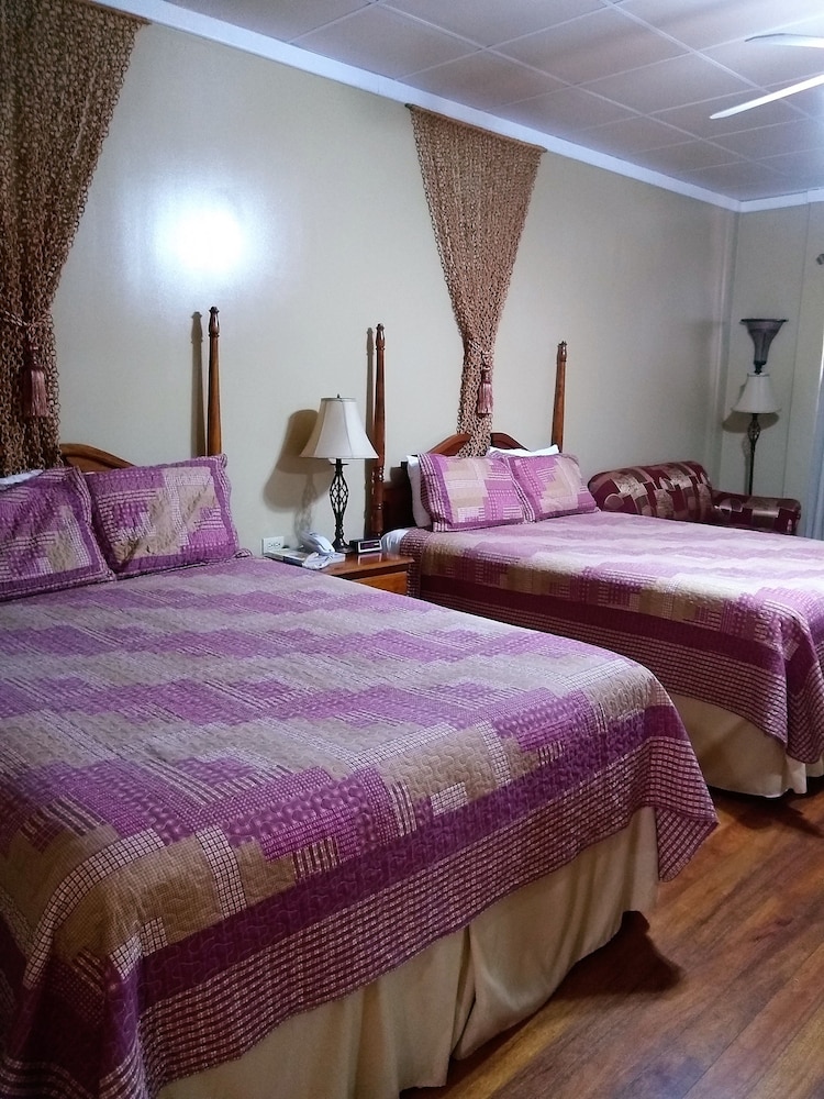 Deluxe Room, 2 Queen Beds, Balcony, Partial Sea View photo 1
