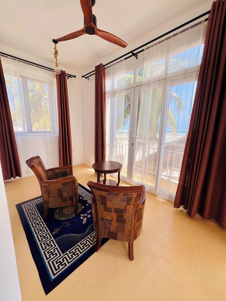 Family Room, 1 Bedroom photo 3