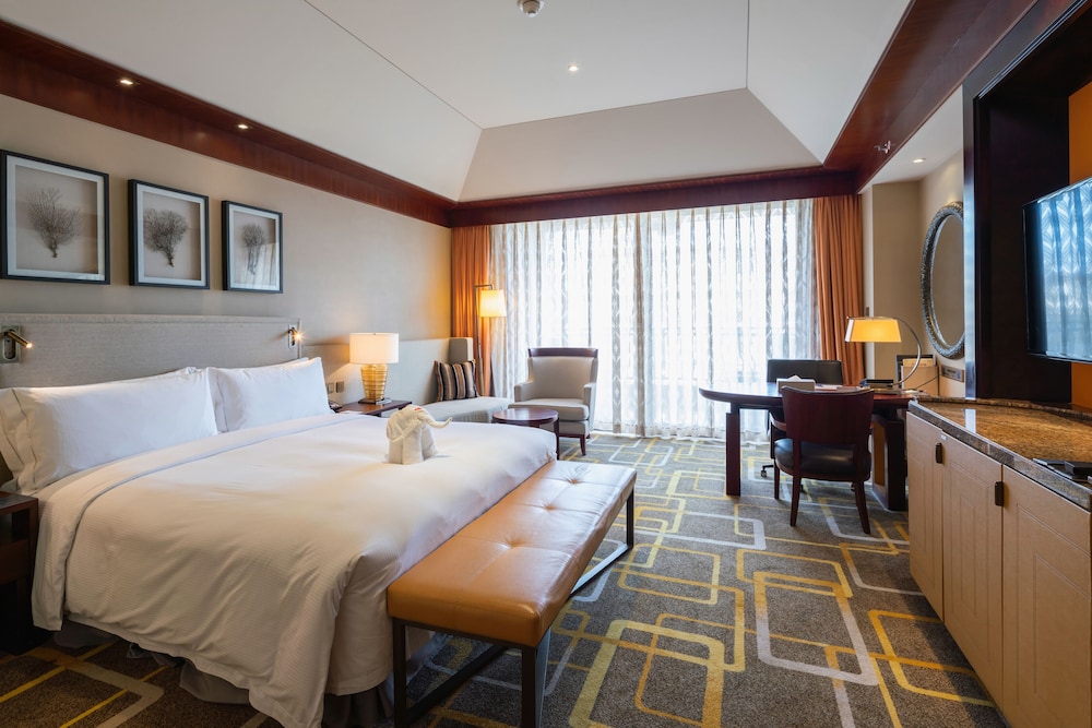 KING ONE BEDROOM DELUXE SUITE WITH LOUNGE ACCESS photo 3