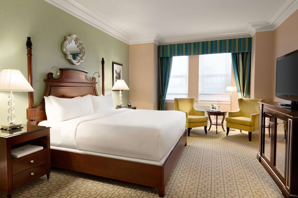 Fairmont, Room, 1 King Bed - Photo 1
