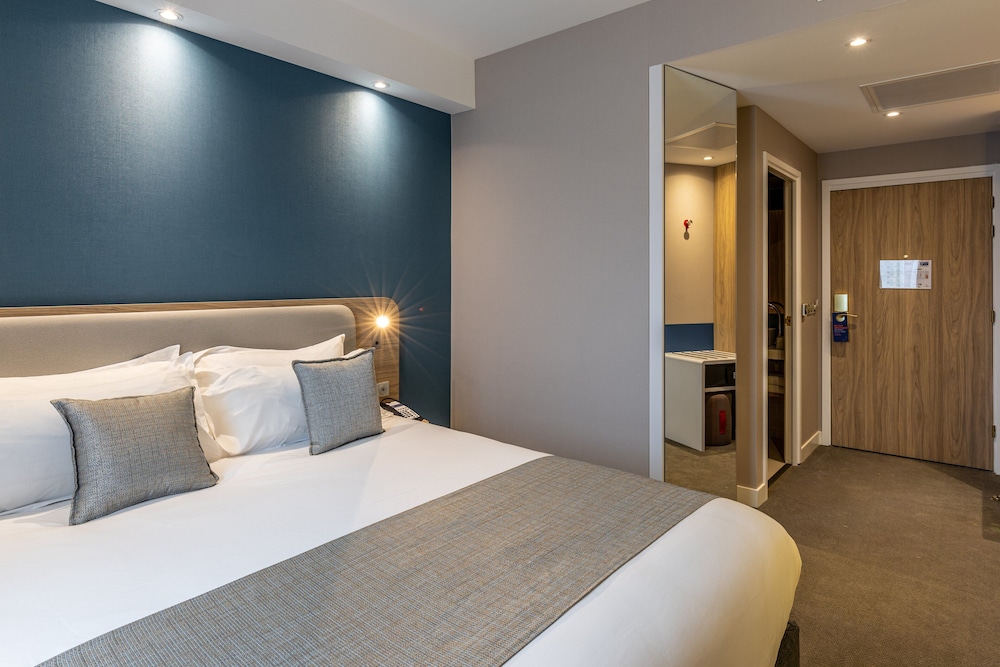 Standard Room, 1 Queen Bed (Free Breakfast) - Photo 2