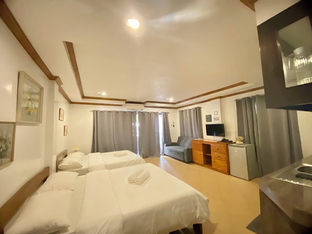 Deluxe Studio Suite, 2 Queen Beds photo 1