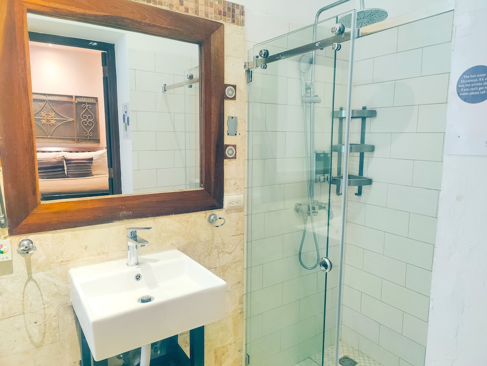 Standard Double Room, Non Smoking, Private Bathroom photo 3