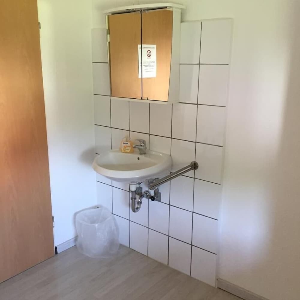 Single Room, Shared Bathroom photo 2