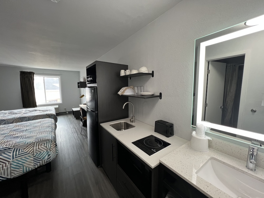 Standard Room, 1 Queen Bed, Non Smoking, Kitchenette - Photo 16