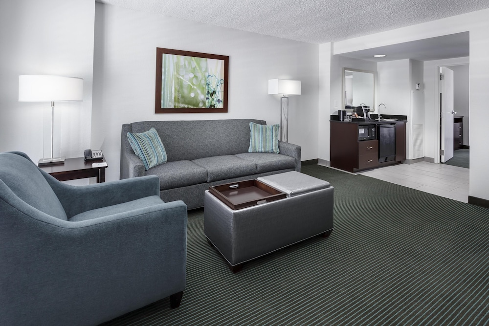 King Suite Poolview