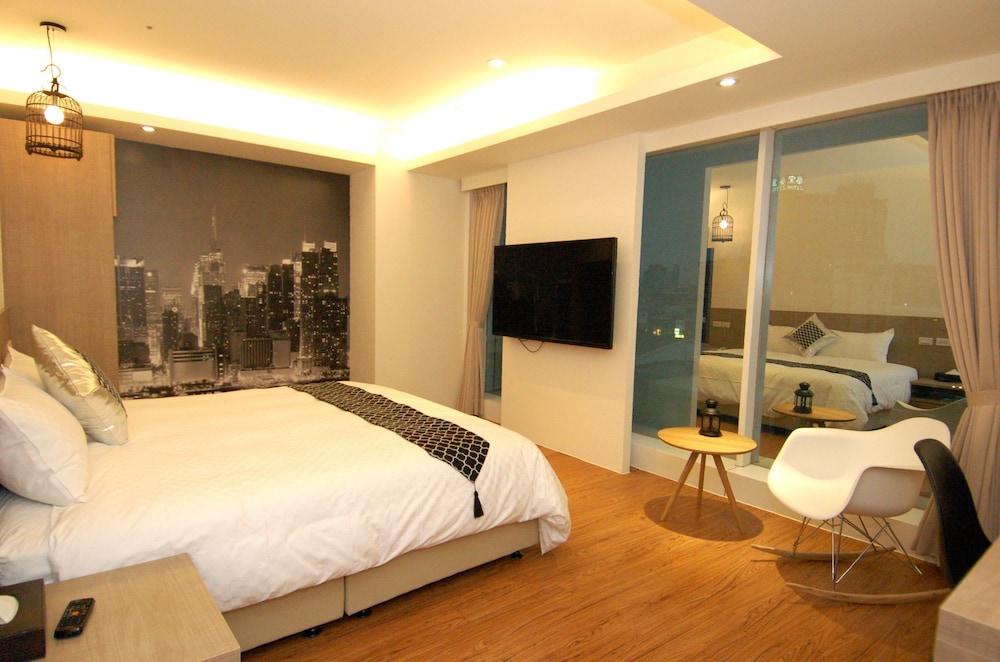 City Double Room, 1 Queen Bed, Non Smoking photo 2