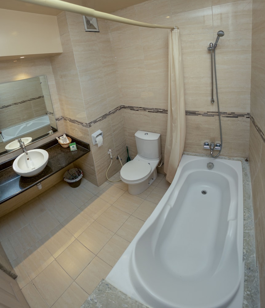 Traditional Suite, Garden View - Photo 8