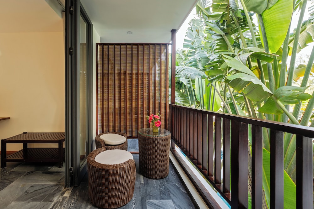 Superior Room, Pool View - Photo 5