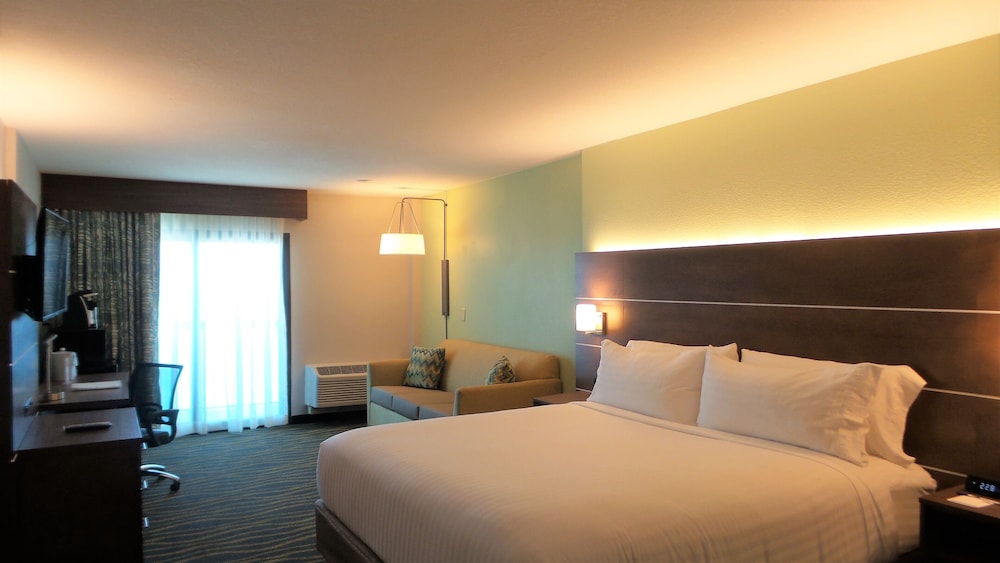 Suite, 1 Bedroom, Balcony, Oceanfront (High Floor) - Photo 3