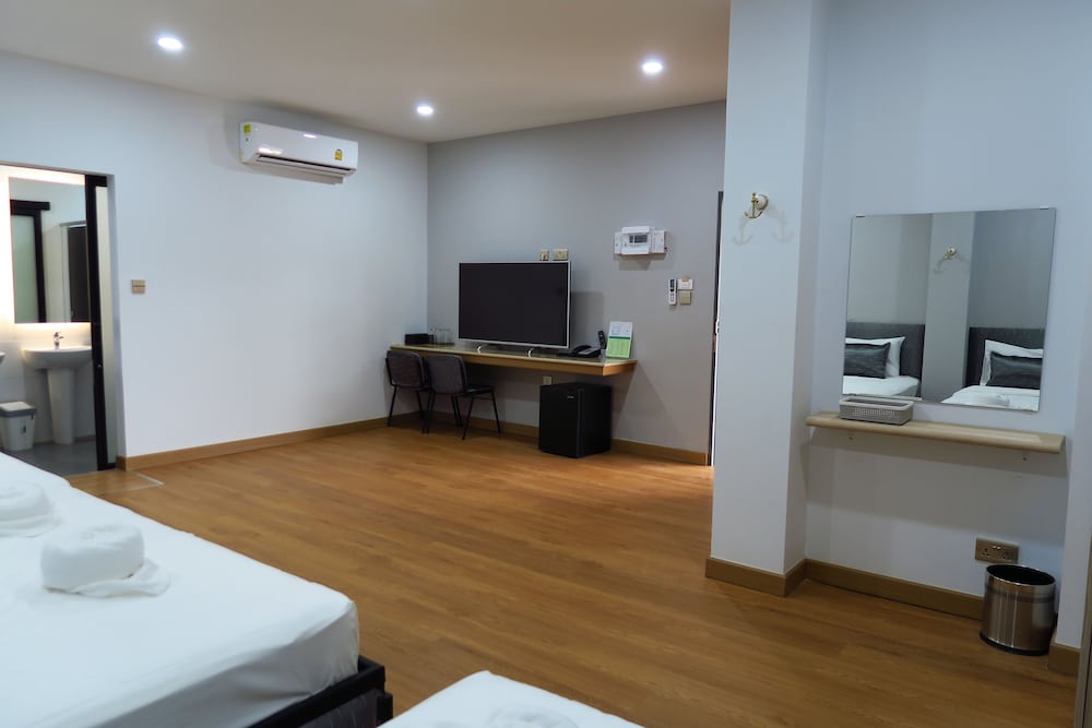 Family Room - Photo 11