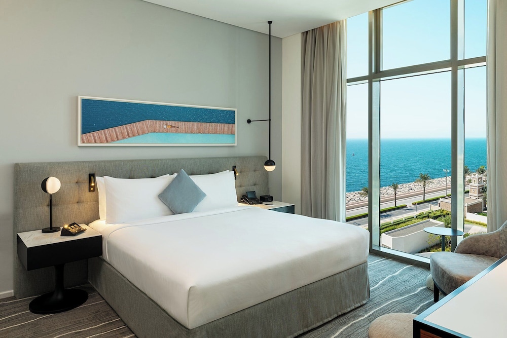 Deluxe Room, Sea View thumbnail 5