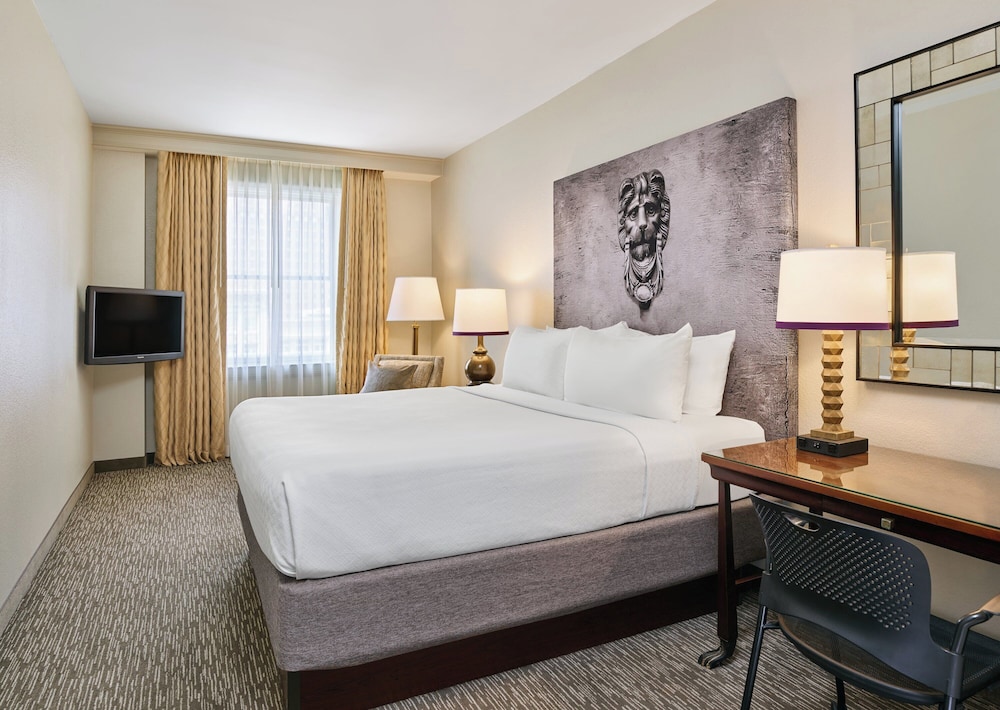 Standard Room, 1 King Bed, Tower (Alexa Tower) - Photo 1