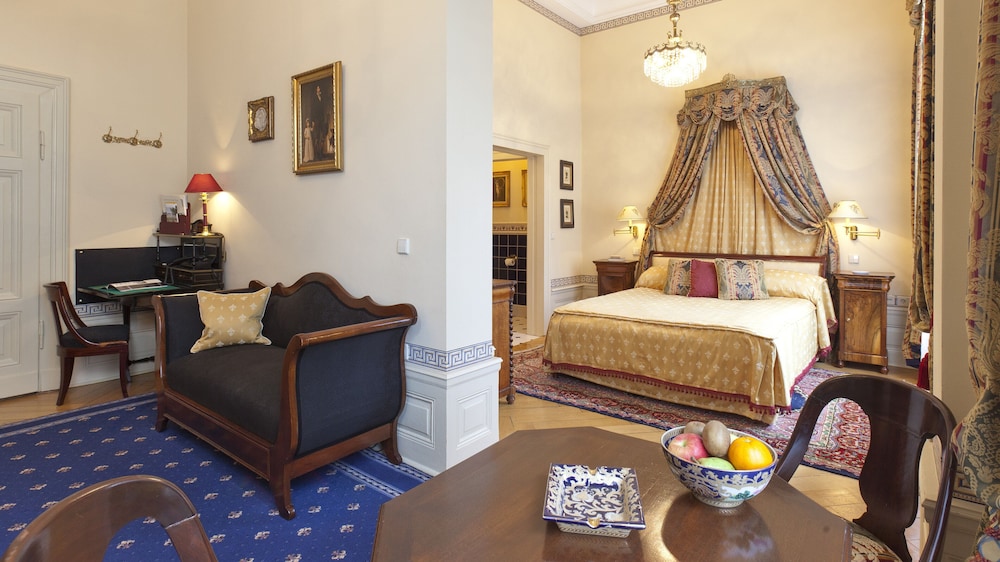 Junior Suite, Jetted Tub - Photo 7